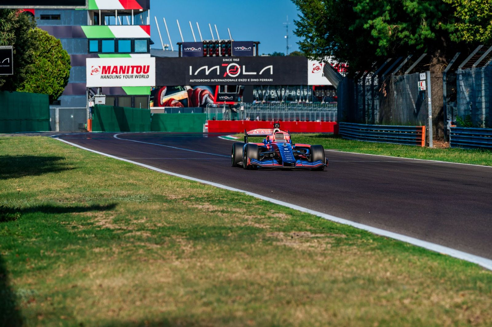 A2RL Sets New International Benchmark with Europe’s First Five-Car Autonomous Race